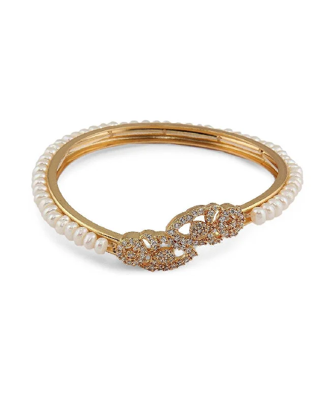 Gorgeous Pearl Bangle