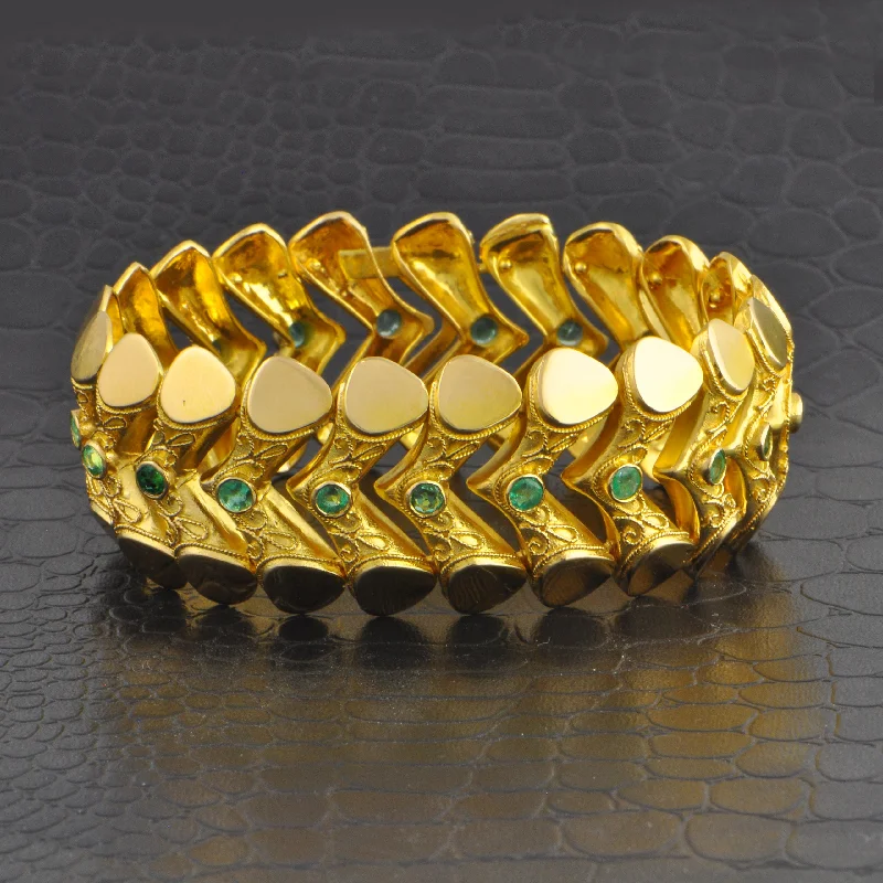 Magnificent Vintage Chevron Style Emerald Bracelet in 18k Yellow Gold