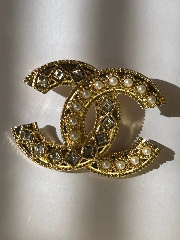 Brooches gold