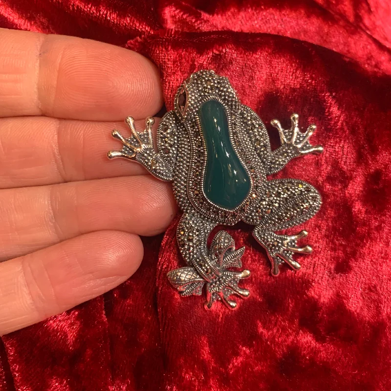 Silver frog brooch with Marcasite