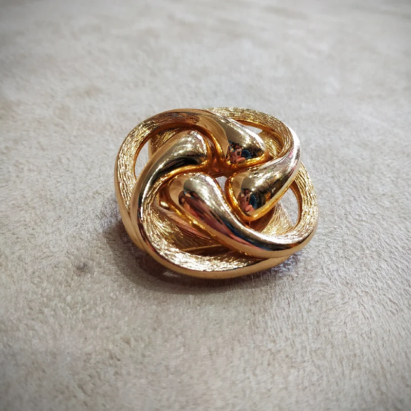 Swirly Fluid design Golden Vintage Brooch by Grosse Germany 1973