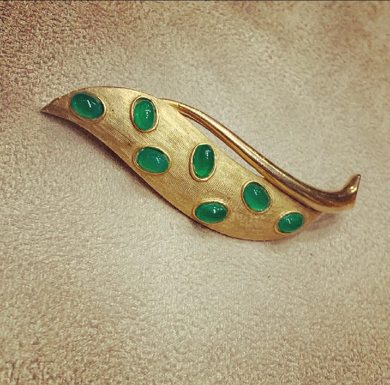 Vintage Jade gold brooch